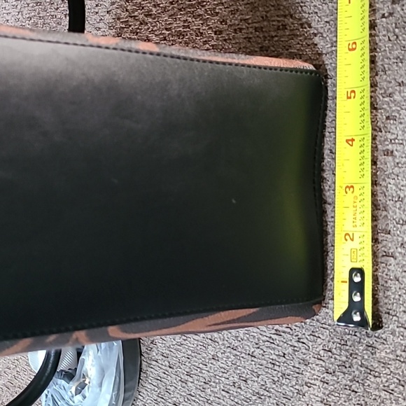 NINE WEST WOMEN'S BLACK AND SADDLE TAN PURSE - Picture 12 of 15